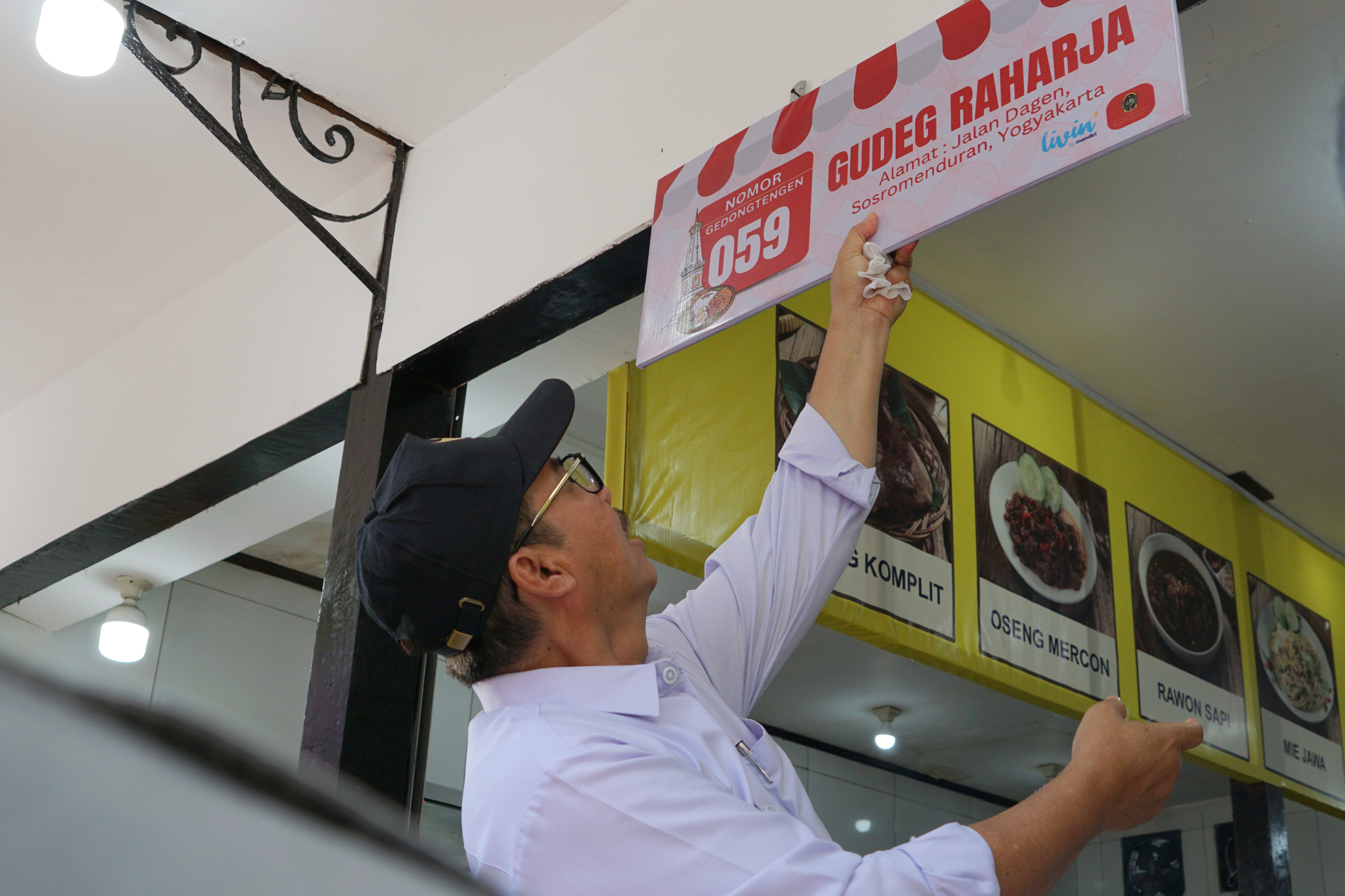 Pedagang Mencantumkan Harga